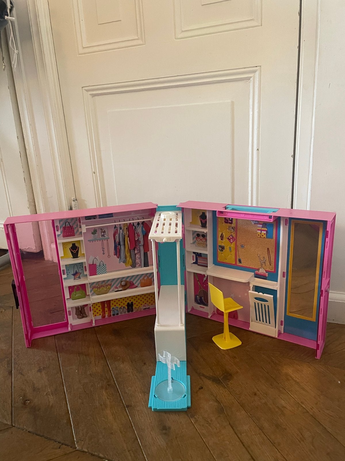 Barbie Super Kledingkast - Draagbare Speelset