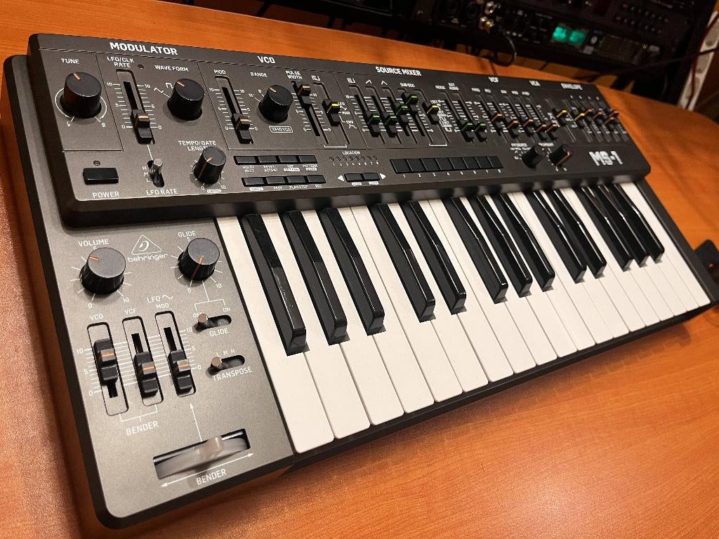 Behringer MS-1 Roland SH101 kopie mono synth, Overige aantallen, Zo goed als nieuw, Met midi-aansluiting, Ophalen