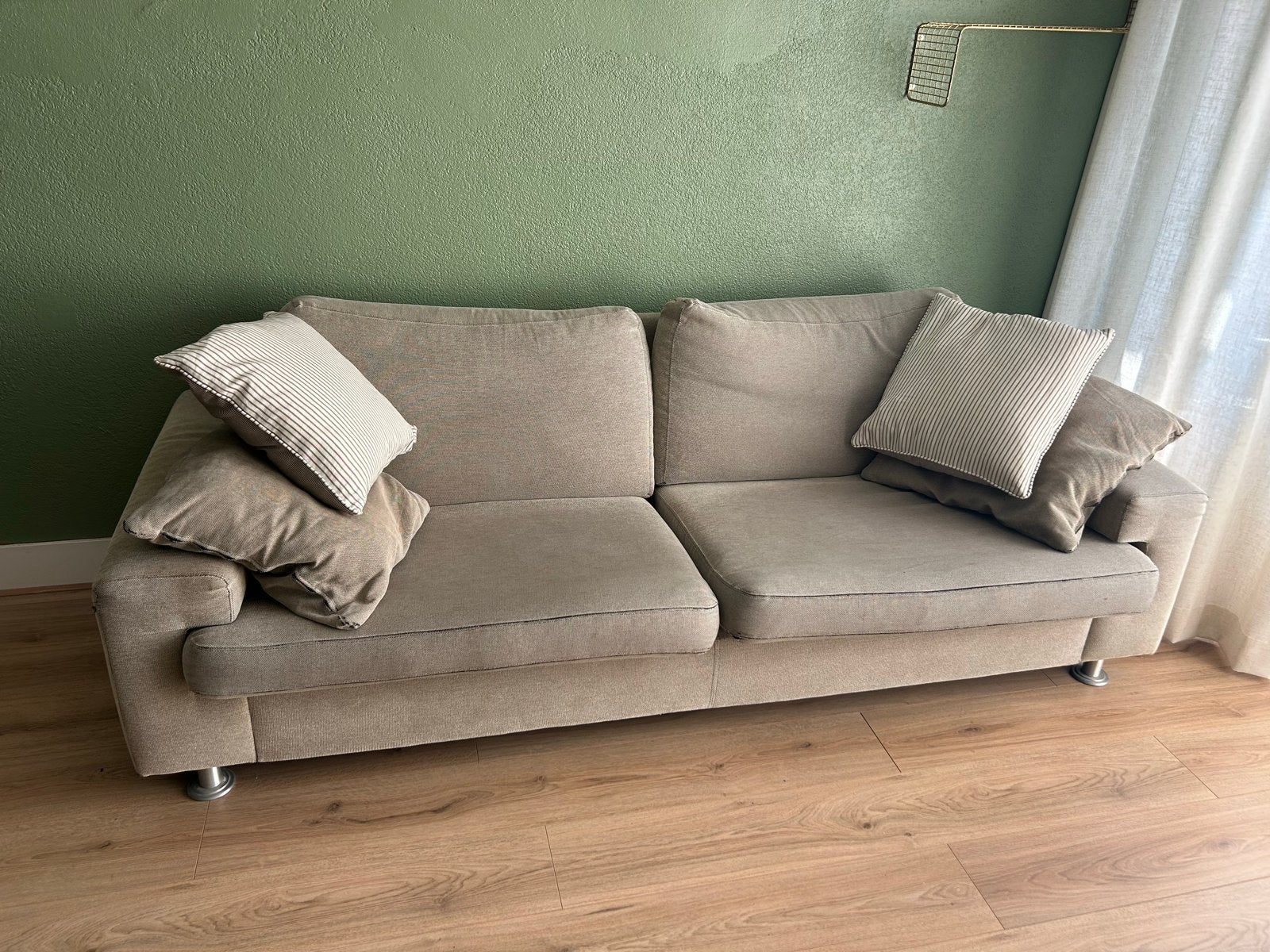 GRATIS beige stoffen bank met kussens, Ophalen, Gebruikt, Driepersoons, 75 tot 100 cm