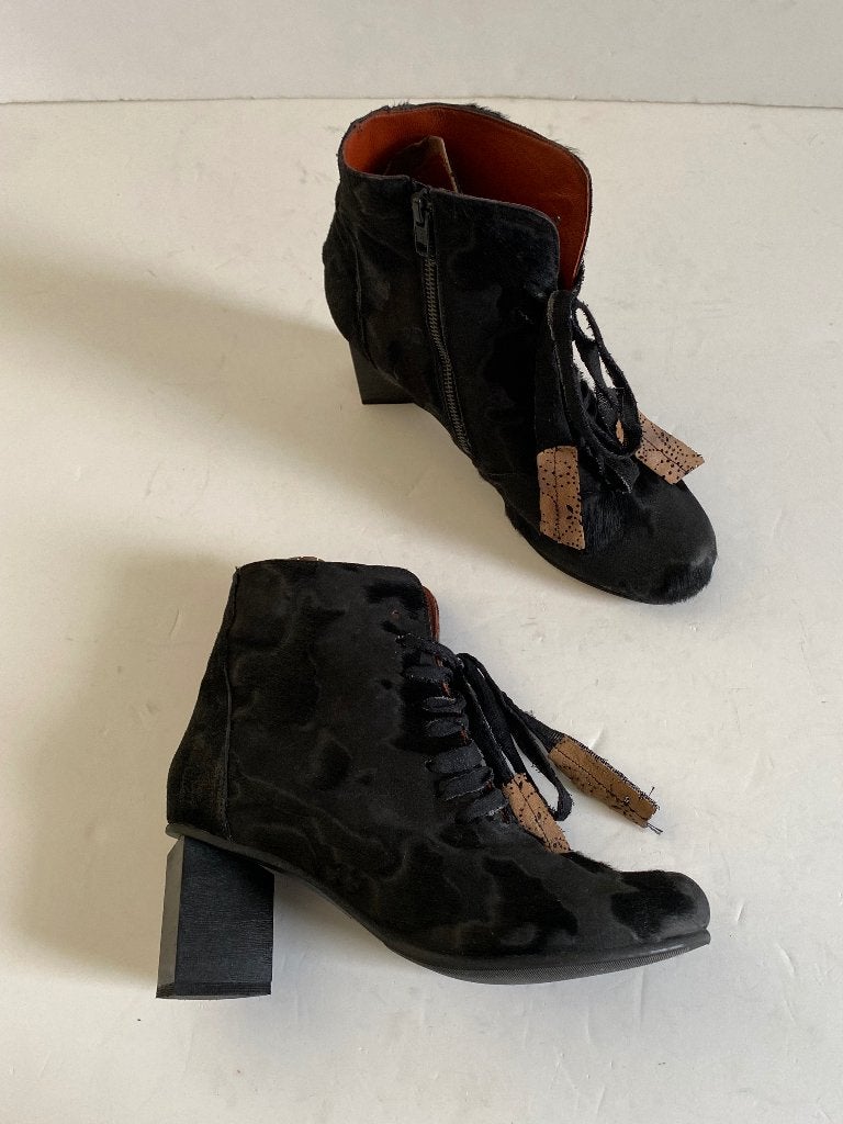 K316 mt. 40 aparte leren lage laarsjes hak leer zwart enkel, Kleding | Dames, Zwart, Lage of Enkellaarzen, Ophalen of Verzenden