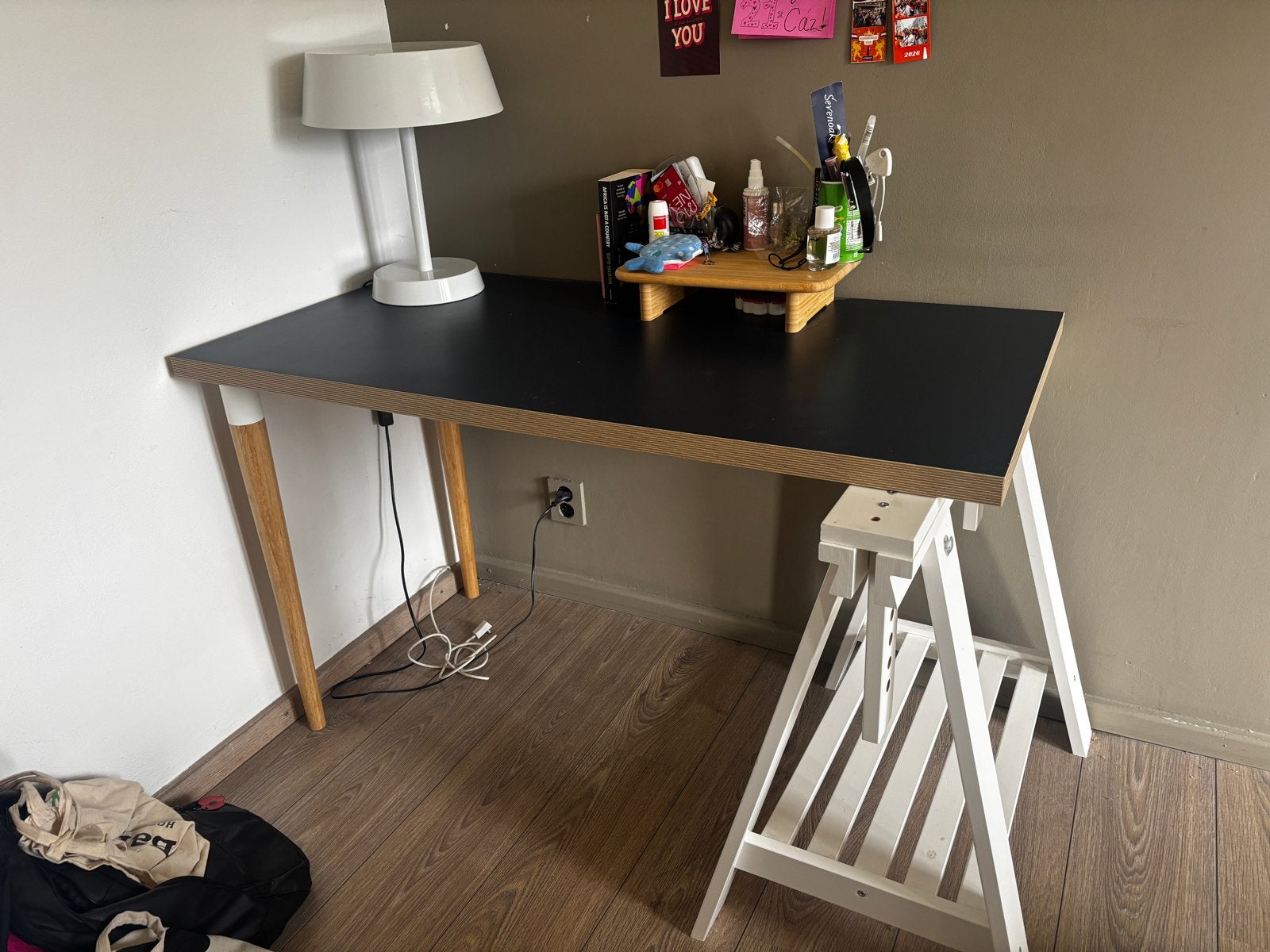 IKEA LAGKAPTEN / MITTBACK bureau - 140x60 cm, Huis en Inrichting, Bureaus, Gebruikt, Spaanplaat of MDF, Ophalen of Verzenden, IKEA