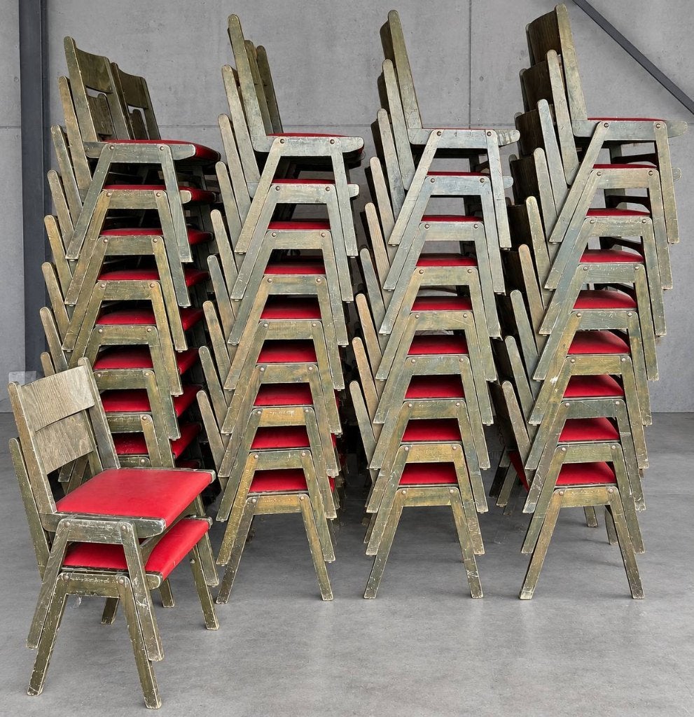 Grote partij vintage houten stapelbare stoelen, Huis en Inrichting, Gebruikt, Bruin, ., Ophalen of Verzenden