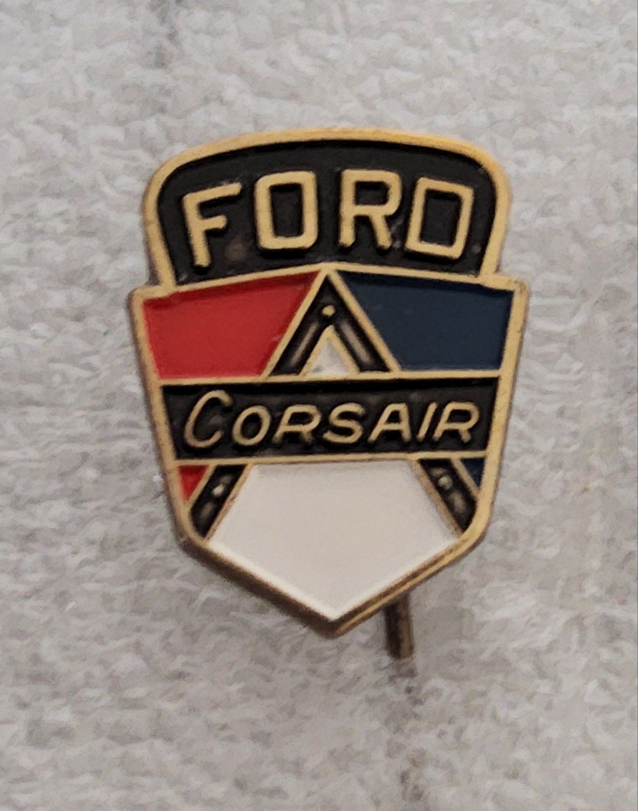 Vintage Ford Corsair Speldje - Auto Embleem, Ophalen of Verzenden, Gebruikt, Transport, Speldje of Pin
