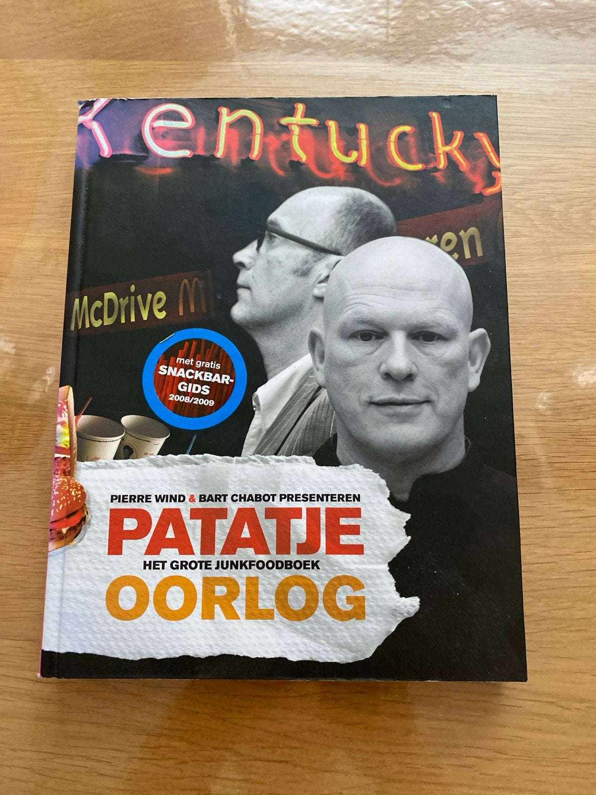 Patatje Oorlog: Het Grote Junkfoodboek - Pierre Wind & Bart, Gelezen, Hoofdgerechten, Ophalen of Verzenden, Gezond koken