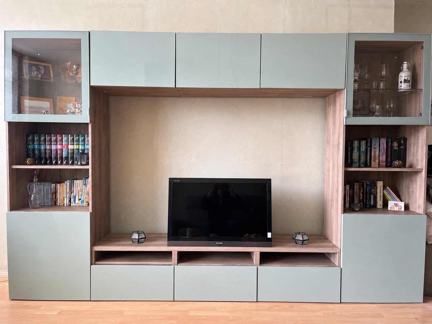 IKEA TV wandmeubel Besta, staat in Rotterdam, Ophalen, 250 tot 300 cm, Met deur(en), Zo goed als nieuw