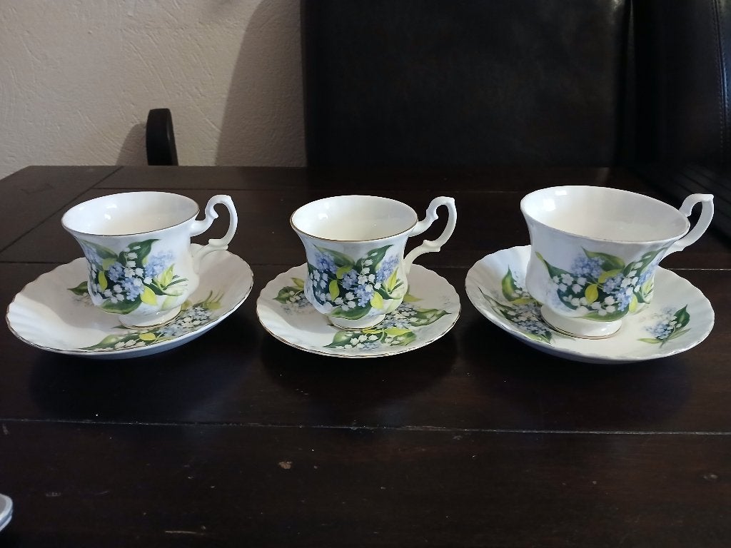 Royal Albert Kop en Schotels,3st, Ophalen of Verzenden, Zo goed als nieuw, Porselein, Kop en/of schotel
