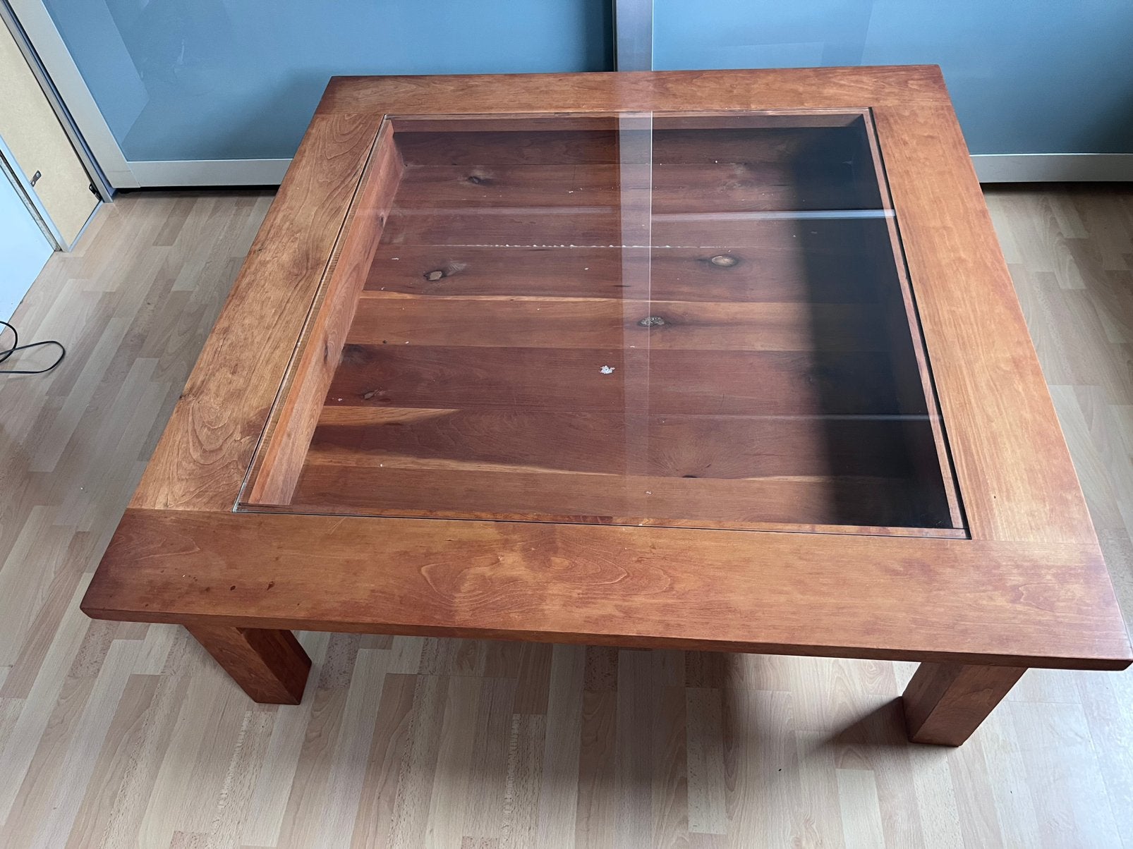 Kersen Salontafel 110x110cm met lade en glazen afdekplaat, Huis en Inrichting, Ophalen, Gebruikt, Semi modern, Kersenhout