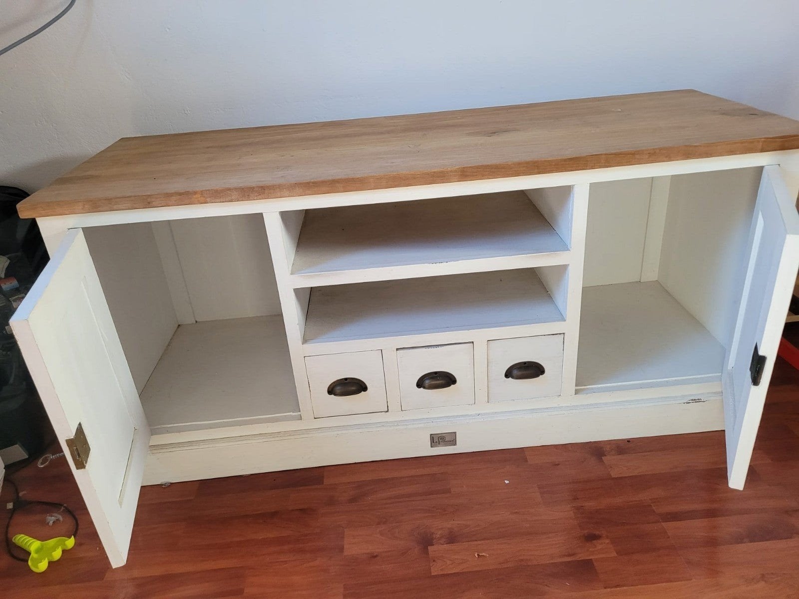 Mooi tv meubel, landelijke stijl, 151x54x69cm, Huis en Inrichting, Kasten | Televisiemeubels, Ophalen, Gebruikt, 150 tot 200 cm