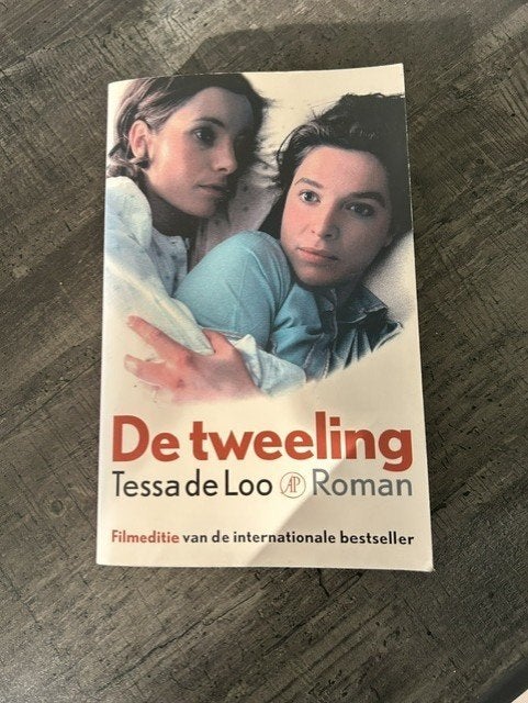 N26-boek De tweeling van Tessa de Loon, Roman, Ophalen of Verzenden, Gelezen