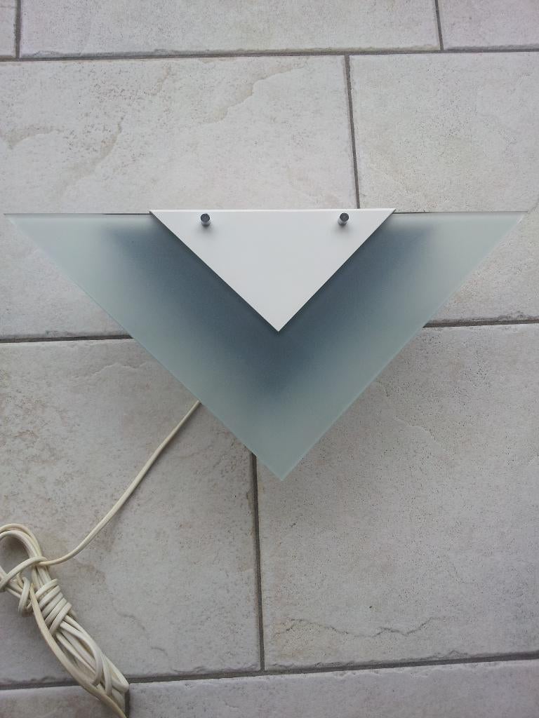 wandlamp driehoek 2 stuks, Ophalen, Zo goed als nieuw, Glas, Strakke moderne vormgeving