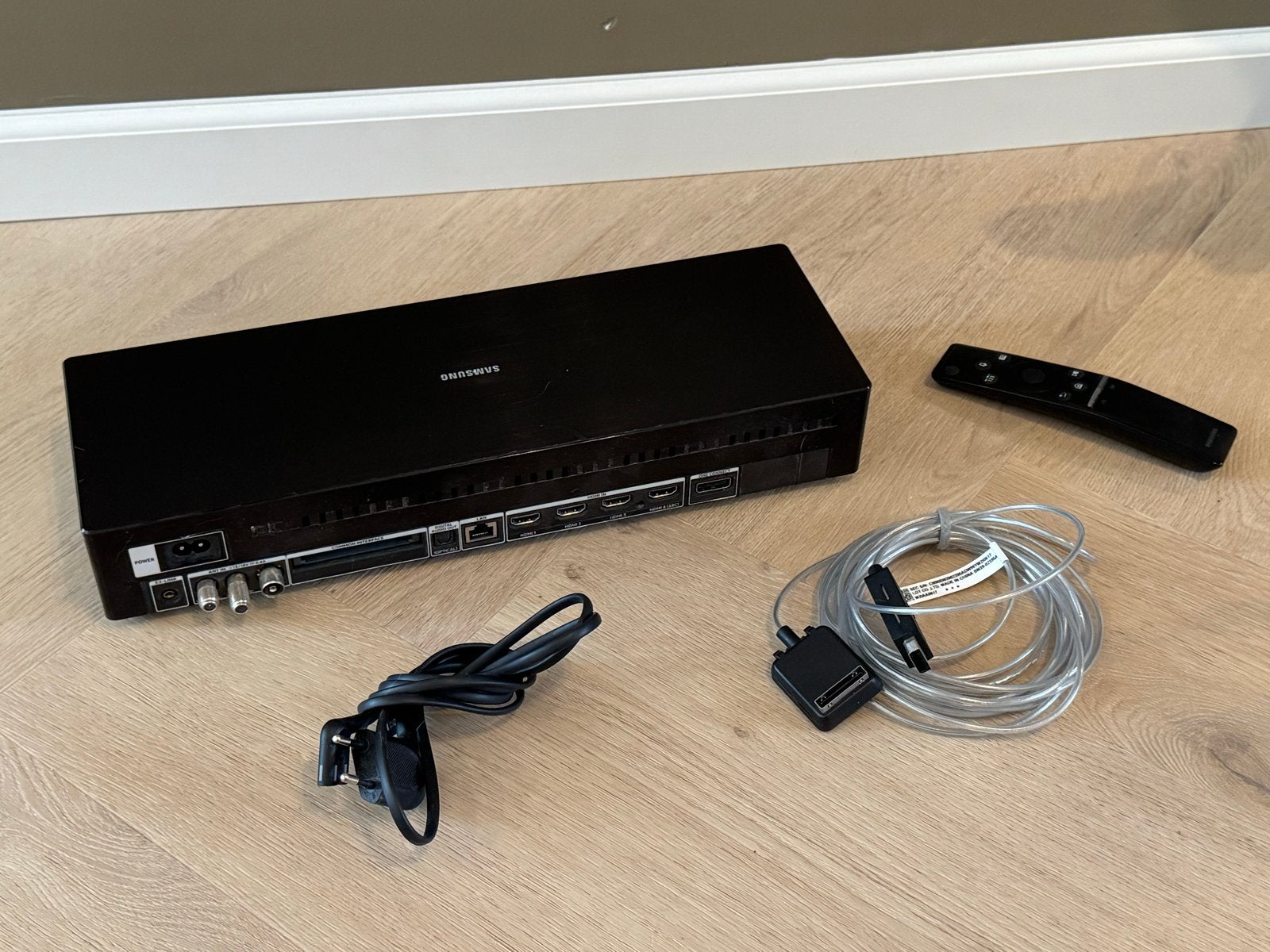 Samsung One Connect Box SOC1003N met kabel en AB, Ophalen of Verzenden, Samsung, 100 cm of meer, Gebruikt