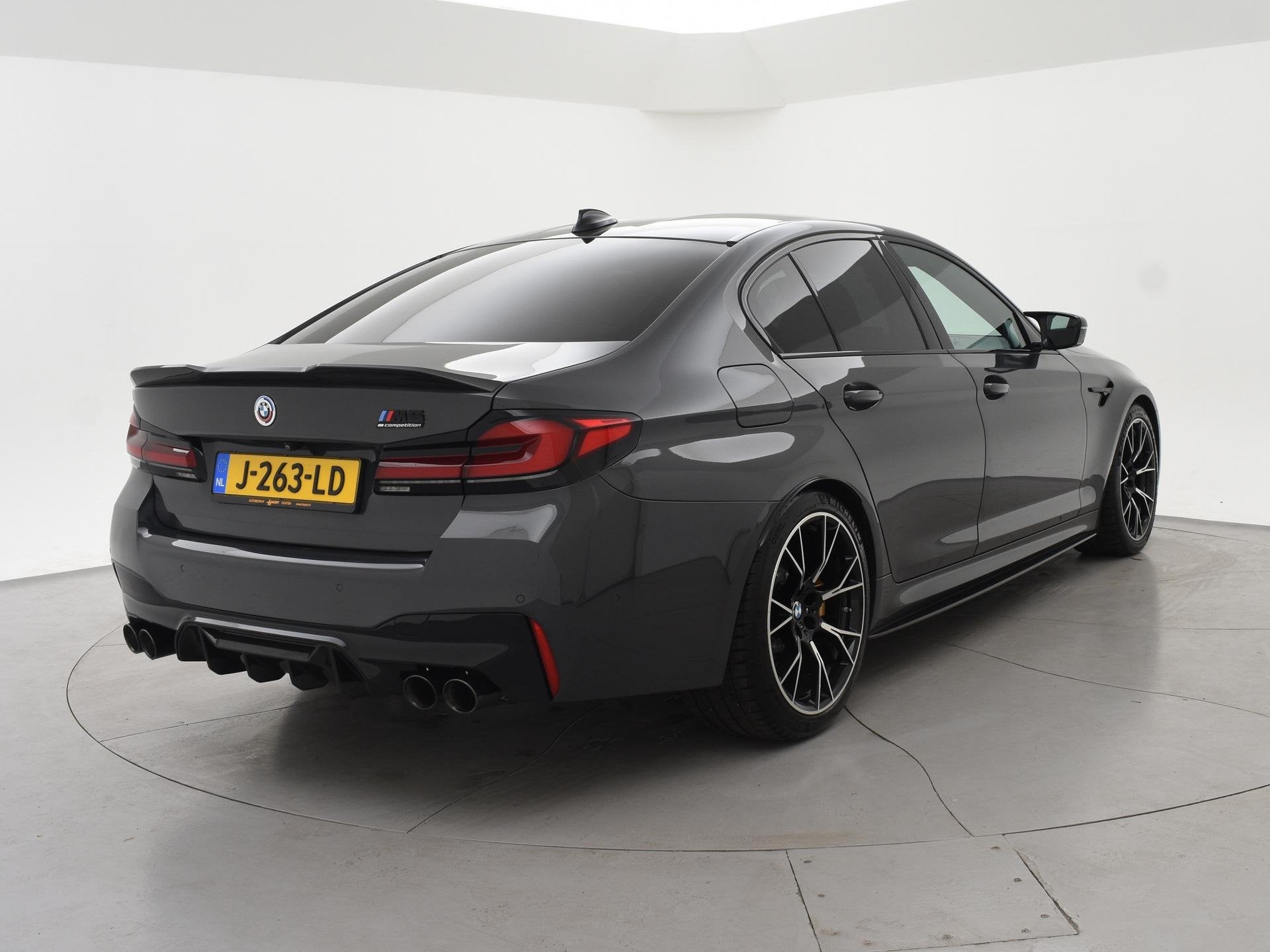 BMW M5 COMPETITION 740 PK FACELIFT MODEL ORIGINEEL NEDERLAND, Auto's, Automaat, 2000 kg, 4395 cc, 120 €/maand