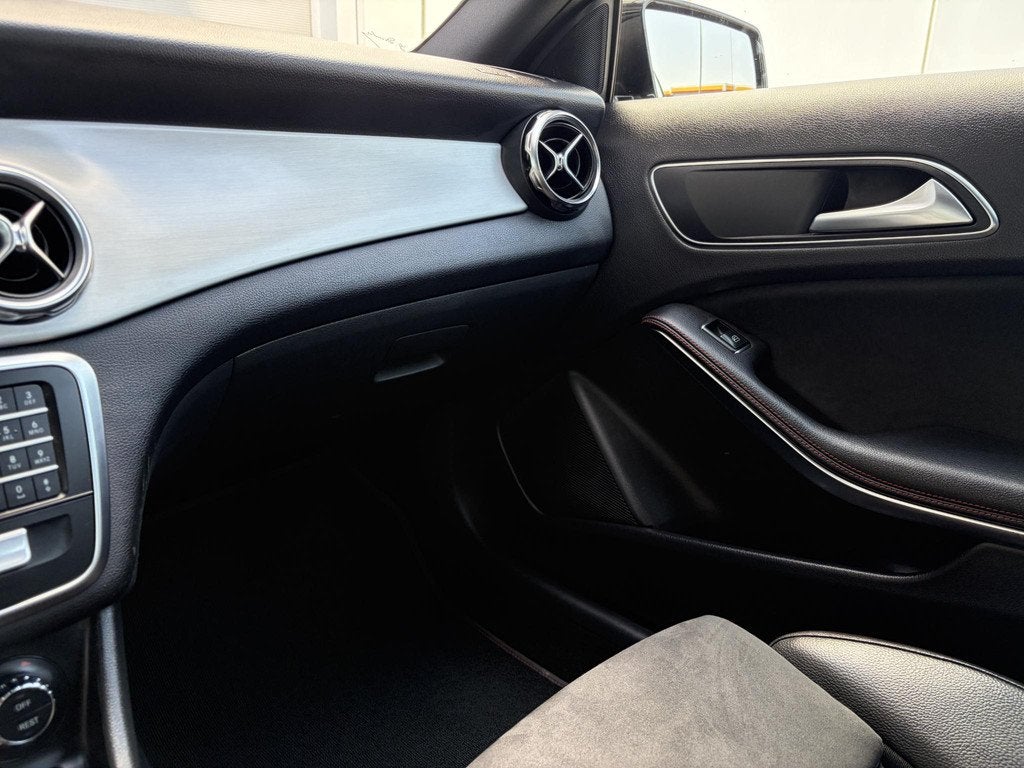 Mercedes-Benz GLA-klasse 180 Business Solution AMG, Auto's, Mercedes-Benz, Gebruikt, 4 cilinders, 715 kg, Leder en Stof