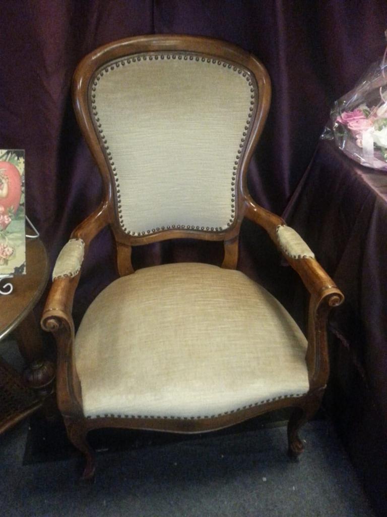 Zeer nette noten fauteuile, Huis en Inrichting, Fauteuils, Ophalen of Verzenden, Zo goed als nieuw, 75 tot 100 cm