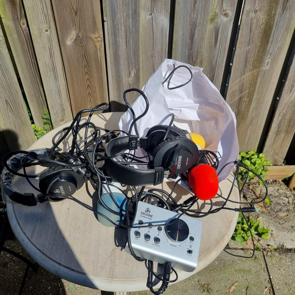 Devine Centro 2i2o Audio Interface met Hoofdtelefoons, Ophalen of Verzenden, Gebruikt, Over oor (circumaural), Overige merken