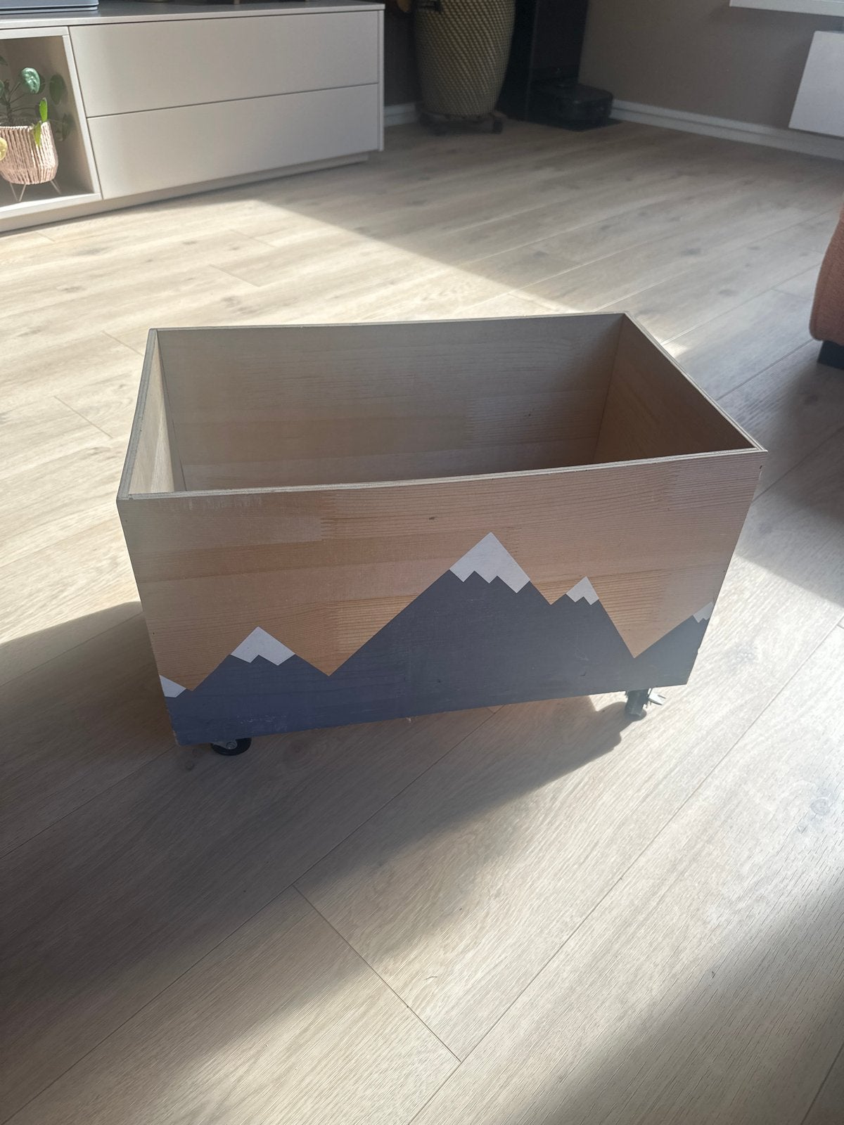 Speelgoedkist/Opbergbox met wieltjes - Bergen design, Ophalen, Gebruikt, Jongen of Meisje