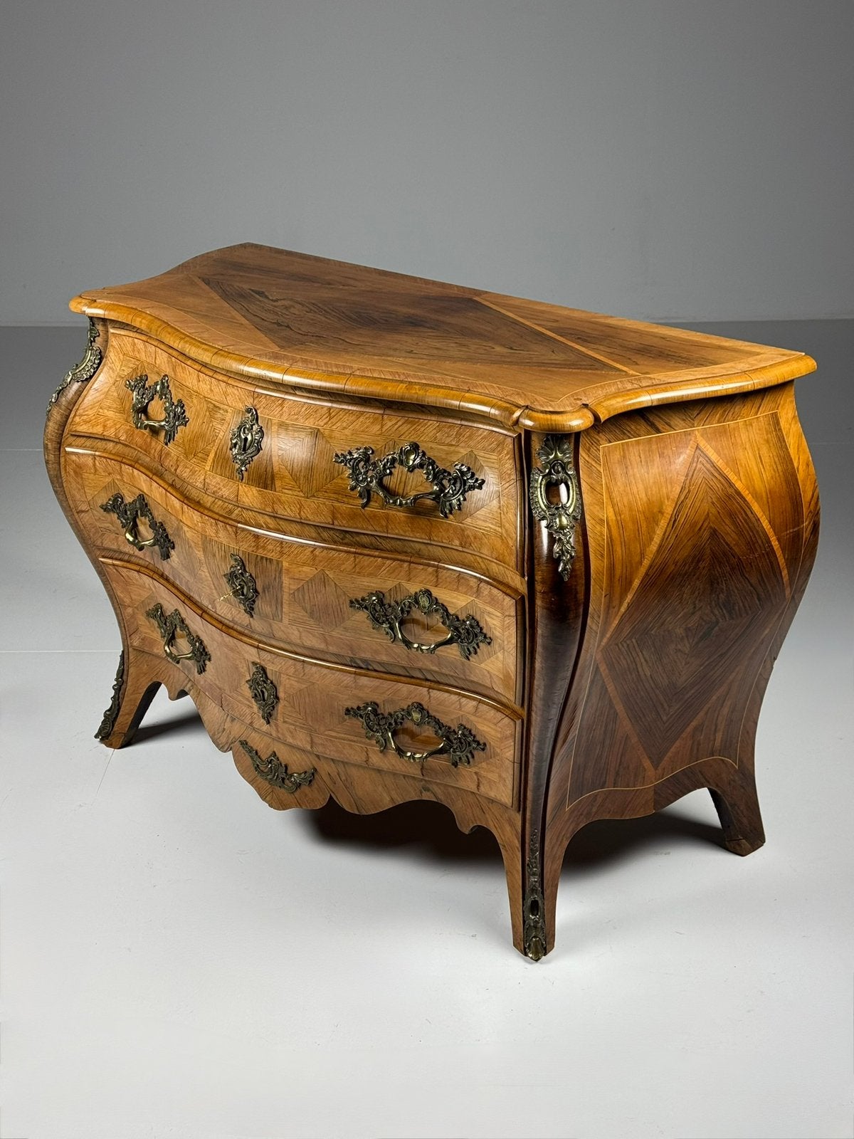 Zweedse Rococo commode 18e eeuw, Ophalen, Zo goed als nieuw, 3 of 4 laden, Minder dan 100 cm