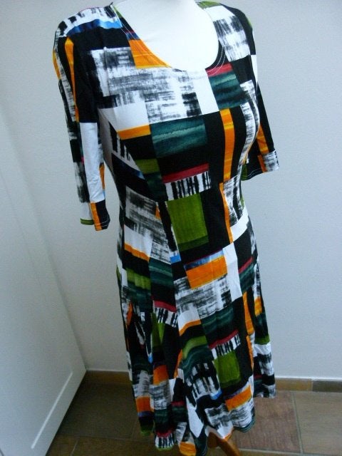 NAVEED vintage stretch jurk viscose elastan maat M 38 40, Maat 38/40 (M), Overige kleuren, Ophalen of Verzenden, Zo goed als nieuw