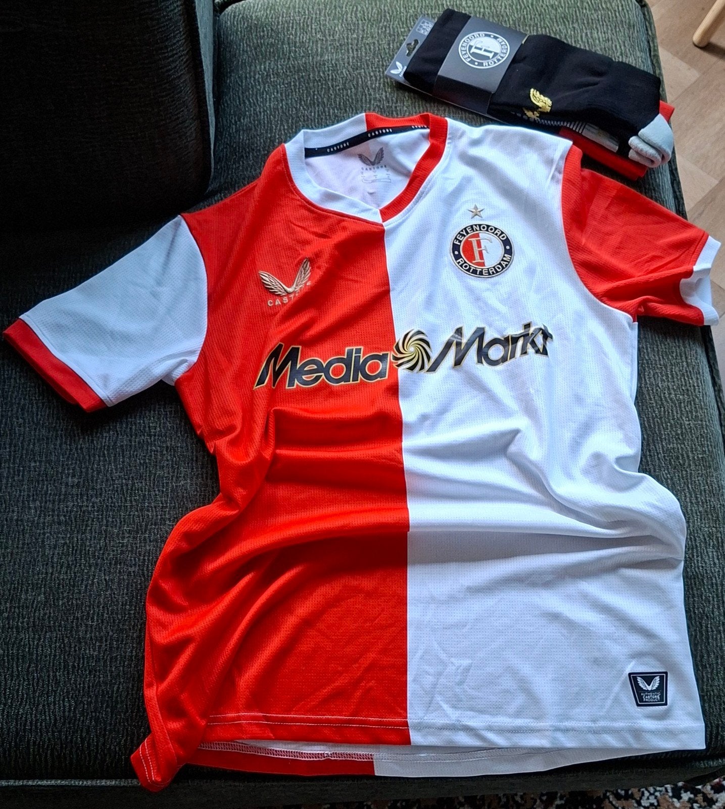 Feyenoord Thuisshirt 2023/2024 met broekje en sokken, Nieuw, Ophalen of Verzenden, Rood, Maat 48/50 (M)
