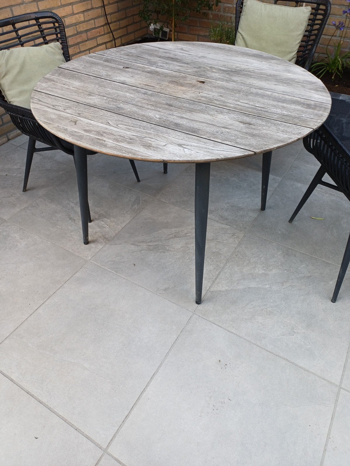 Ronde tuintafel van hout en metaal, Tuin en Terras, Ophalen