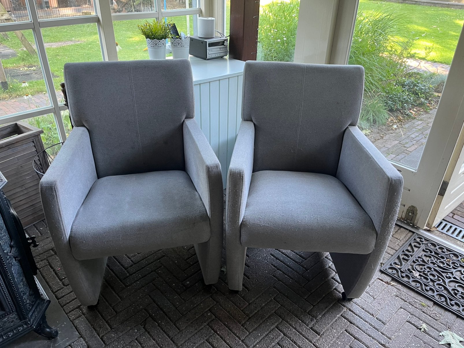 GRATIS: 2 eetkamerstoelen (opknappers), Ophalen, Gebruikt, Twee, Stof