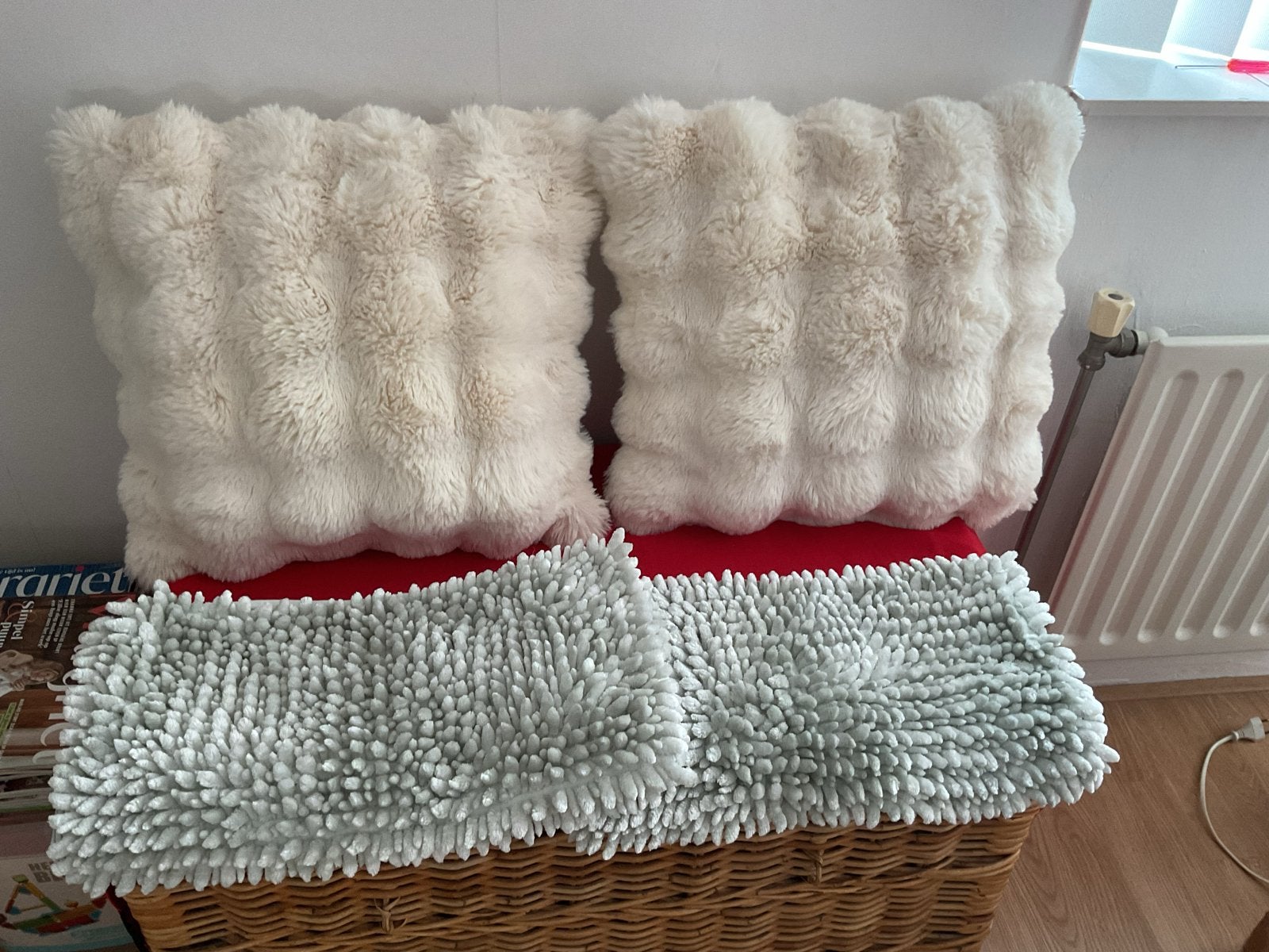 Twee kussens inclusief hoezen 45x45 cm, Gebruikt, Inclusief binnenkussen, Wit, Vierkant