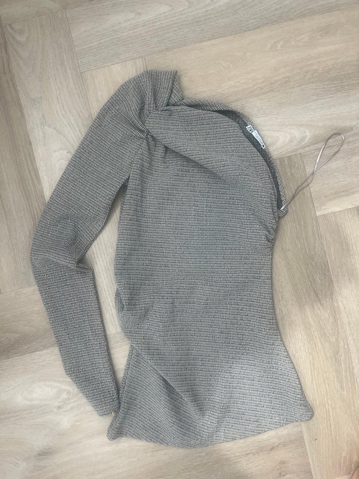 Zara top met lange mouwen en ruches - Maat M, Kleding | Dames, Maat 38/40 (M), Ophalen of Verzenden, Zo goed als nieuw, Lange mouw