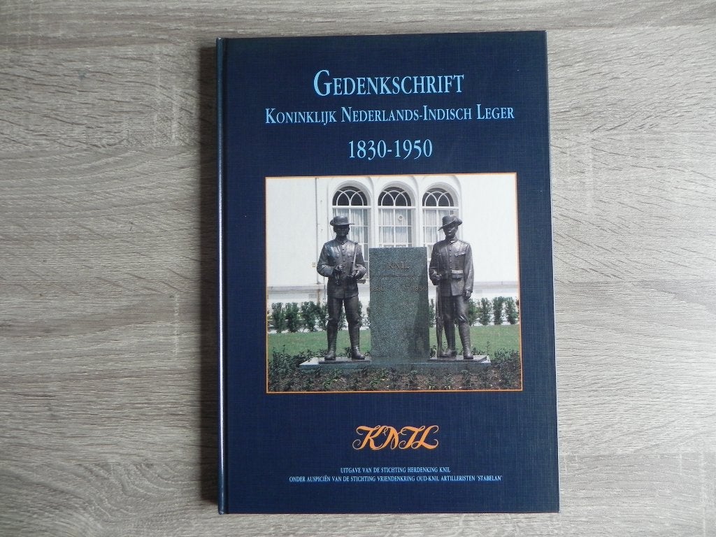 Gedenkschrift over het Kon. Ned. Indisch Leger 1830-1950, Verzamelen, Militaria | Algemeen, Ophalen of Verzenden, Landmacht, Azië