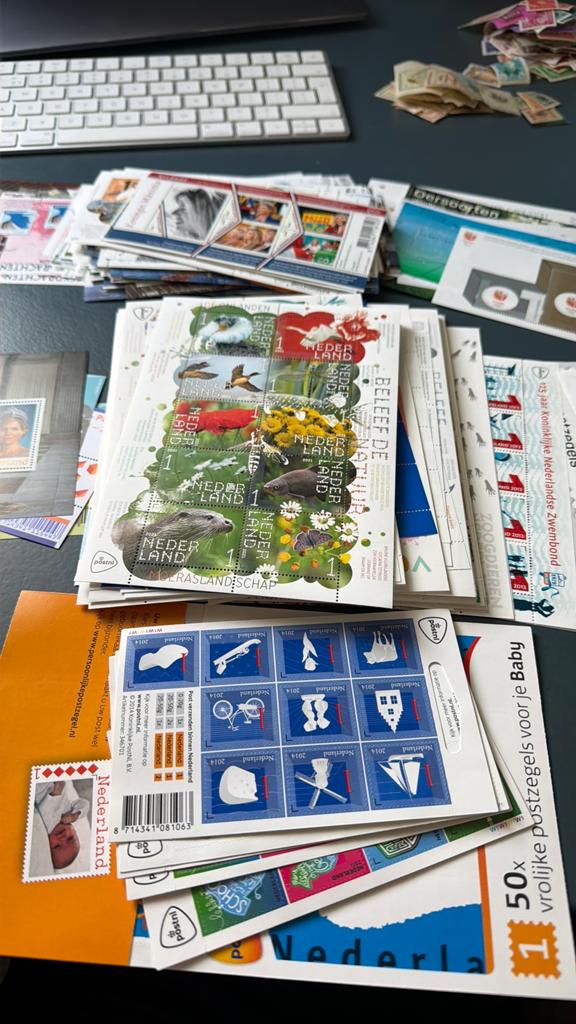 Nederland 1500 stuks tarief 1 zegels postfris frankeergeldig, Ophalen of Verzenden, Nederland
