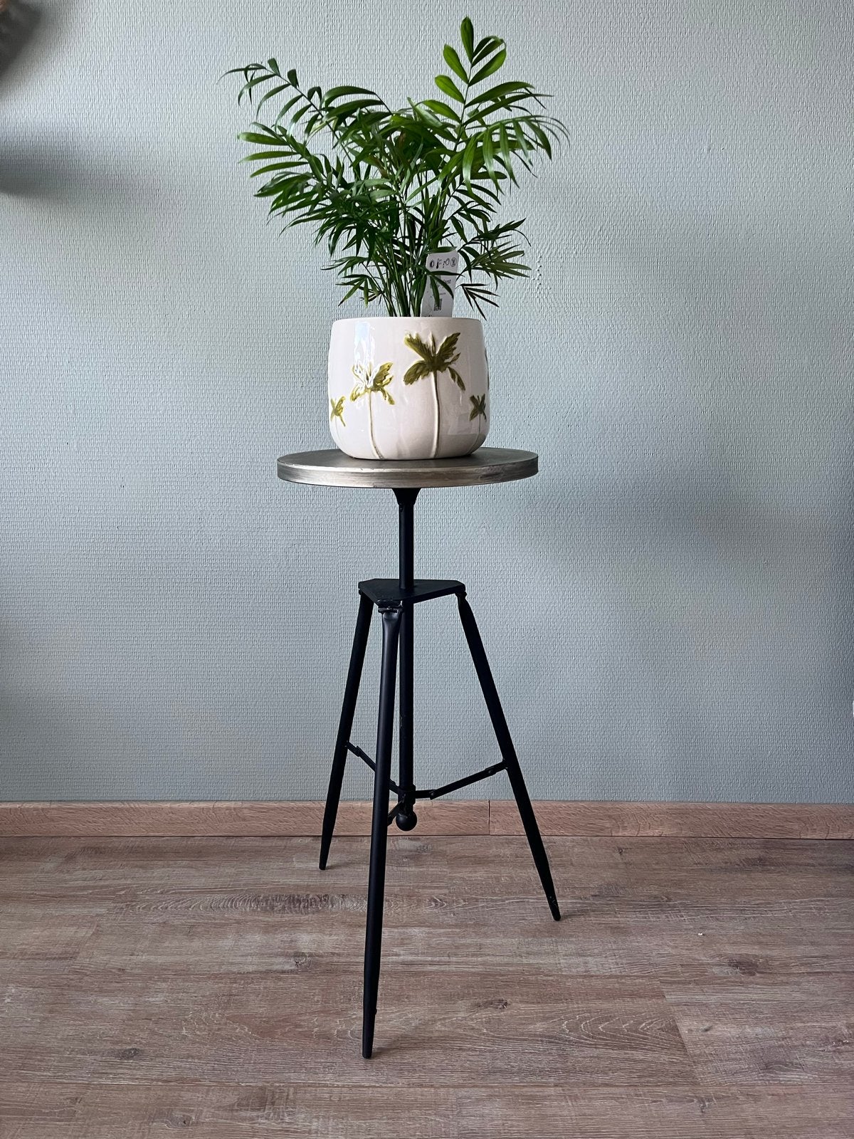 Unieke hoge smalle bijzettafel metaal - decoratief, Ophalen, Minder dan 55 cm, Gebruikt, Metaal of Aluminium
