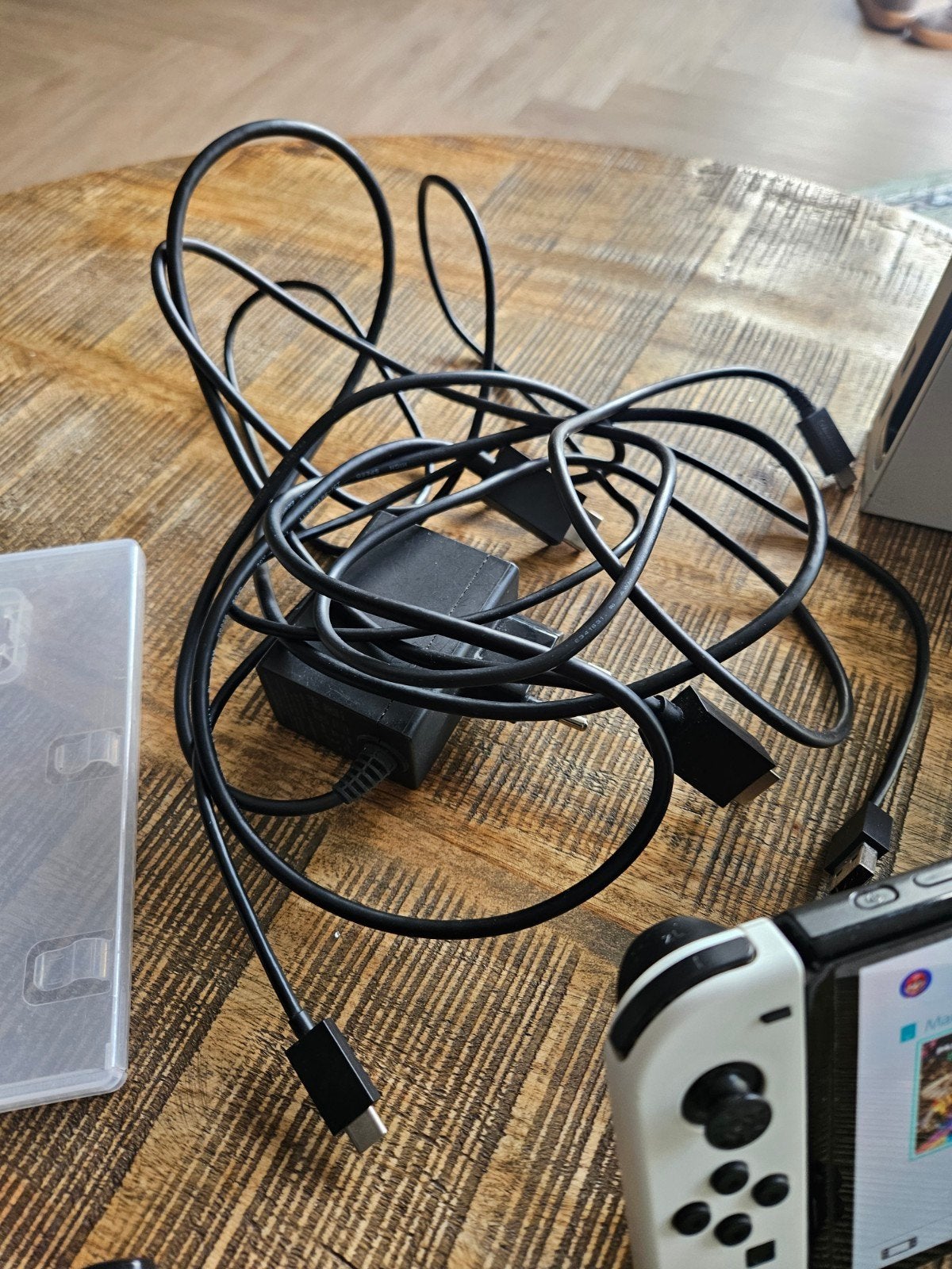 Foto 3 van Nintendo Switch OLED met Mario Kart 8 Deluxe en extra's