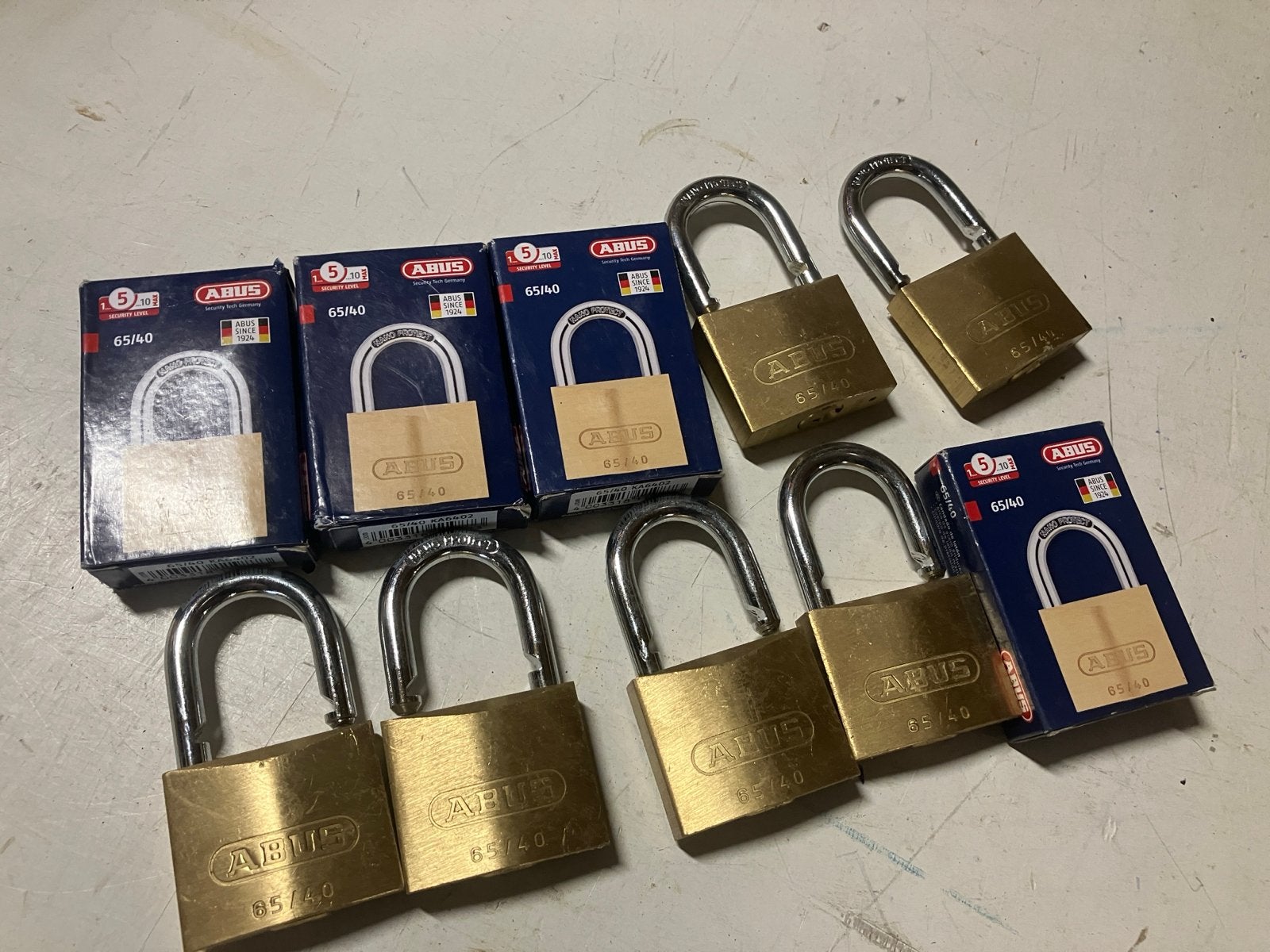 10x Abus hangsloten 65/40 - Nieuw, Ophalen of Verzenden, Nieuw, Koper of Messing, Slot