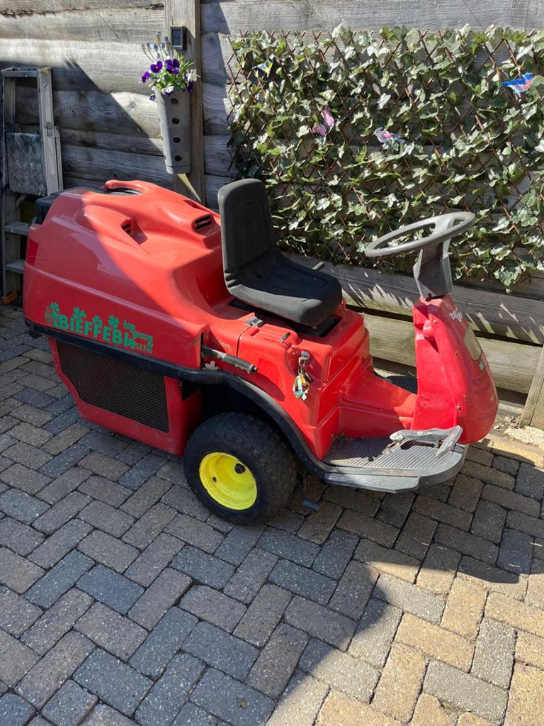 Lichte Opknapper Gianni Ferrari zitmaaier met maaidek, Tuin en Terras, Zitmaaiers, Ophalen, Gebruikt, Opvangbak, 90 tot 120 cm