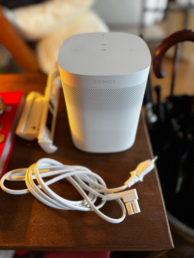Sonos One Wit met Muurbeugel, Audio, Tv en Foto, Luidsprekers, Ophalen, Zo goed als nieuw, Sonos, Minder dan 60 watt