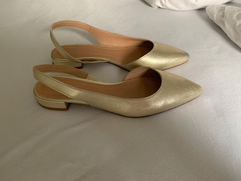 Goudkleurig schoenen maat 41, Kleding | Dames, Schoenen met lage hakken, Overige kleuren, Ophalen of Verzenden, Zo goed als nieuw