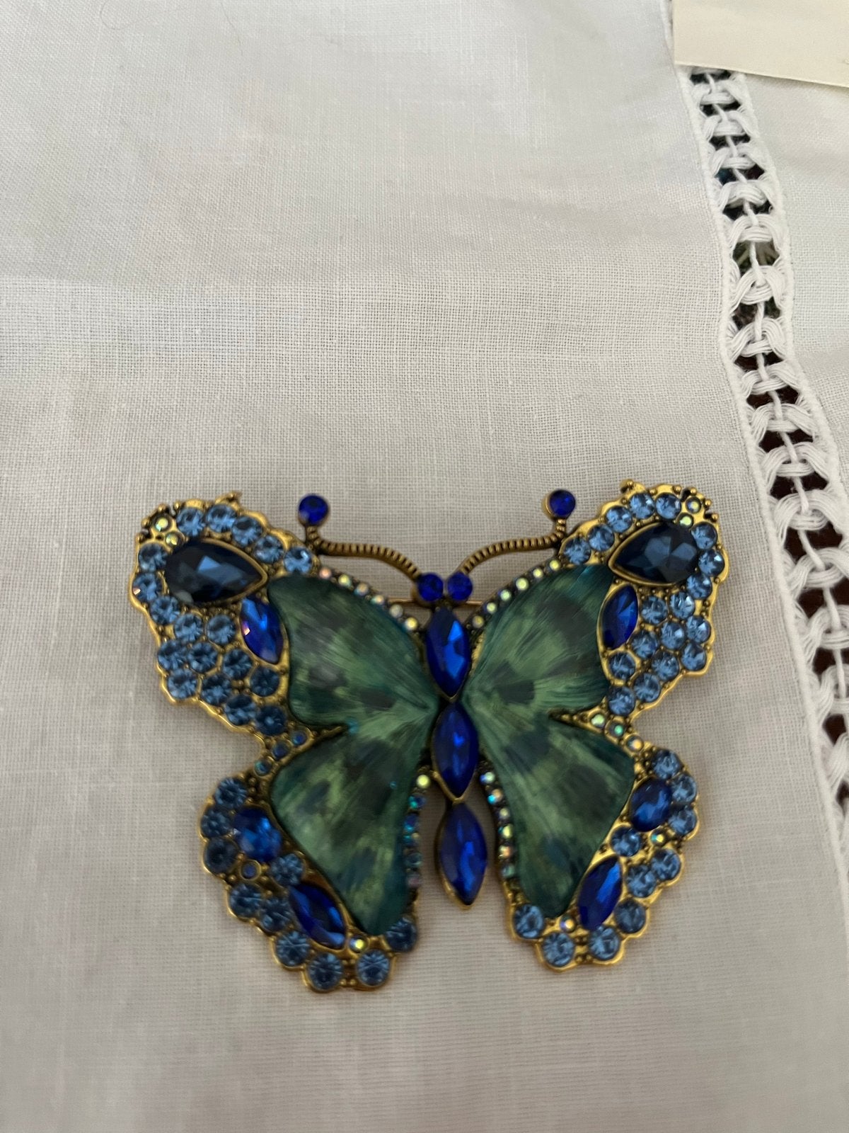 Prachtige vlinderbroche met blauwe en groene stenen, Met kristal, Overige materialen, 4 tot 7 cm, Blauw