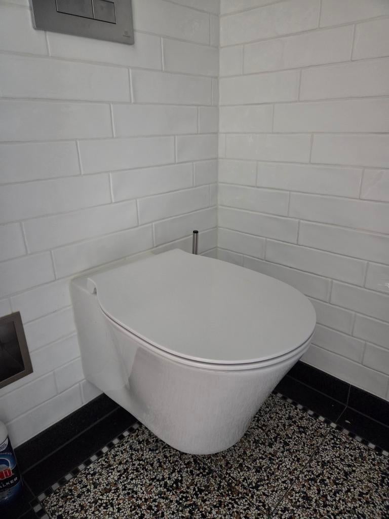 Ideal zwevend Toilet met Inbouwreservoir en Bedieningsplaat, Ophalen, Nieuw, Toilet