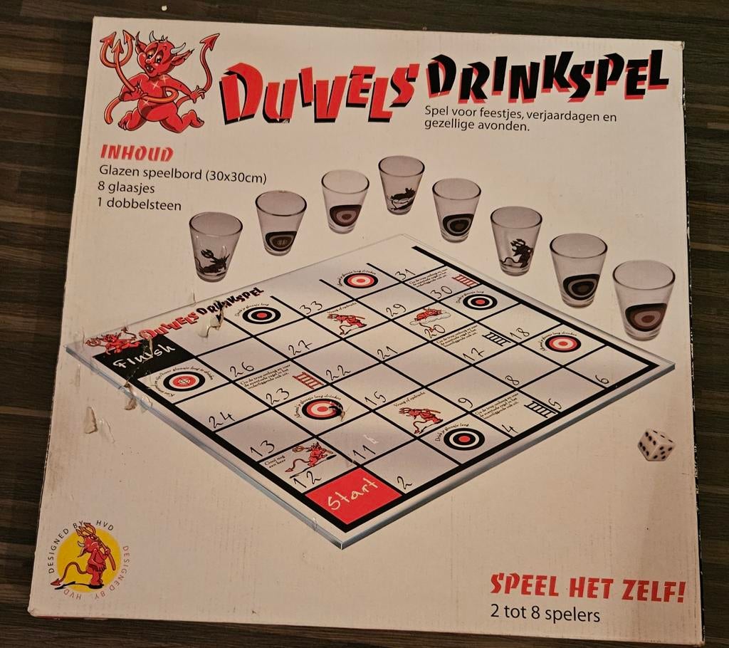 Duivels Drinkspel - Compleet met Glazen en Dobbelsteen, Hobby en Vrije tijd, Gezelschapsspellen | Bordspellen, Vijf spelers of meer