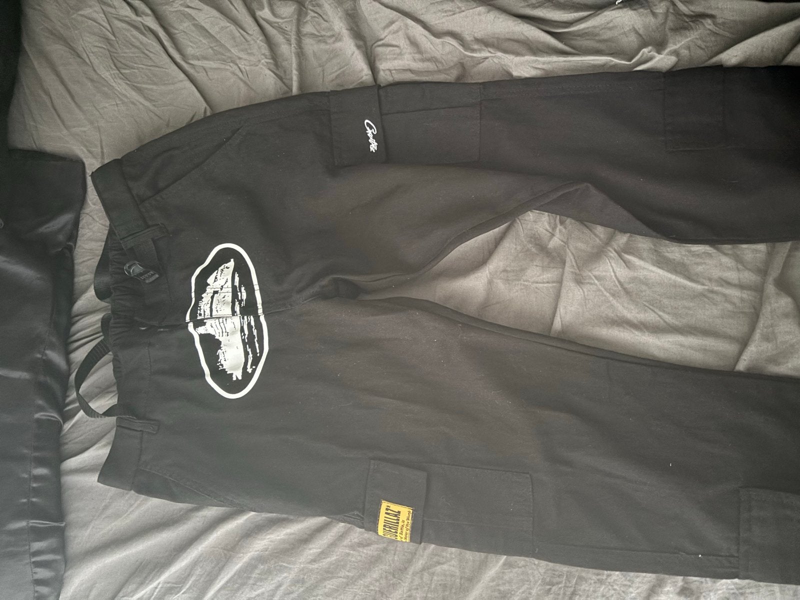 Corteiz Alcatraz Cargo Broek en Hoodie Set Maat L- Zwart, Ophalen of Verzenden, Zo goed als nieuw, Overige maten, Zwart