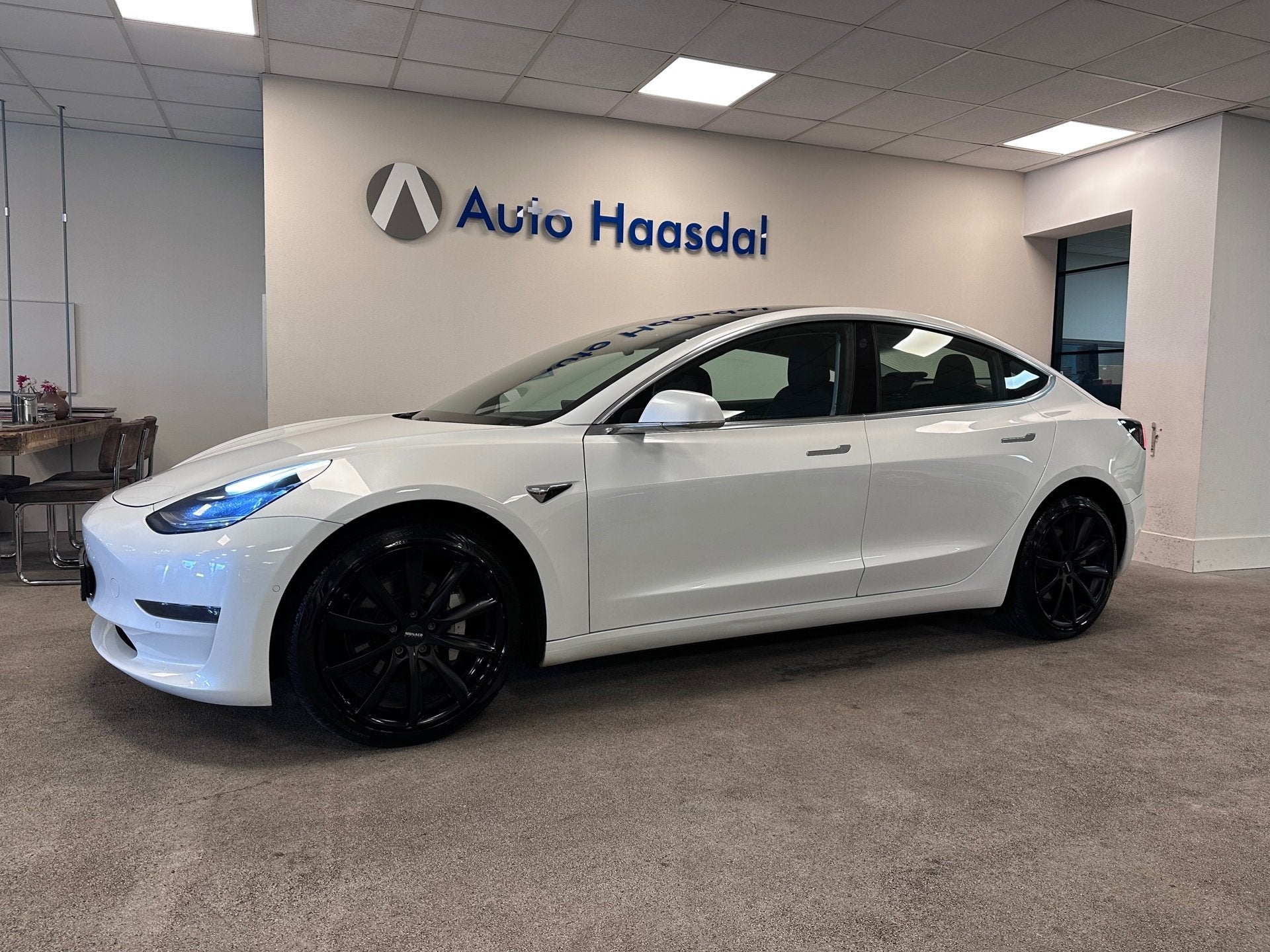 Tesla Model 3 LONG RANGE|AWD|75 kWh|DUAL MOTOR|PARELMOER|LED, Auto's, Automaat, Wit, Parkeerassistent, 84 €/maand