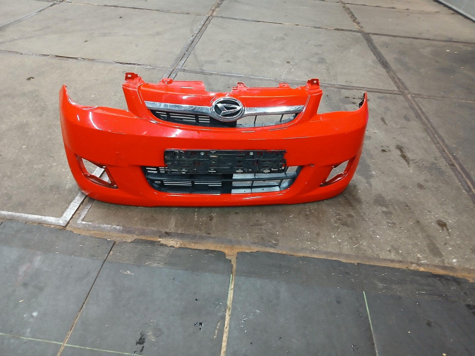 Daihatsu  coure bj 2009 voor bumper, Gebruikt, Daihatsu, Voor, Ophalen of Verzenden