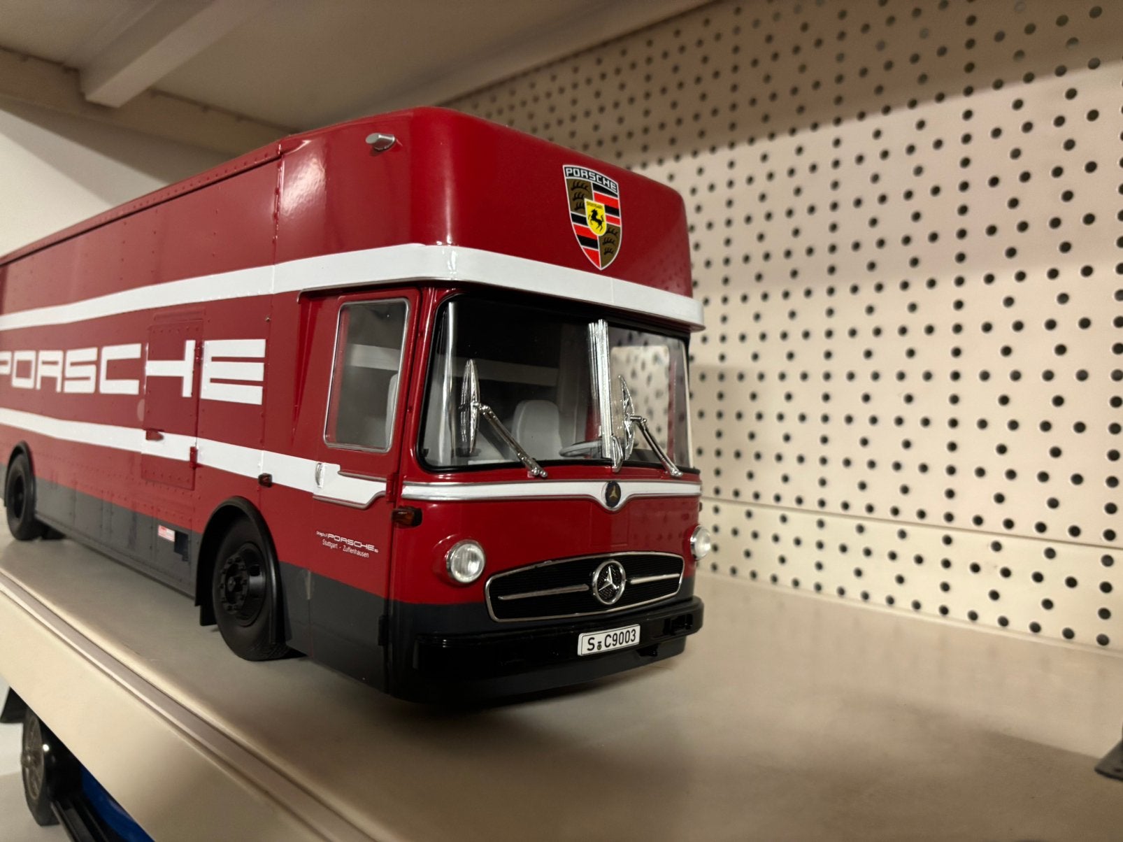 Mercedes 0317 porsche rentransporter red CMR 1.18, Hobby en Vrije tijd, Overige merken, Ophalen of Verzenden, A, A