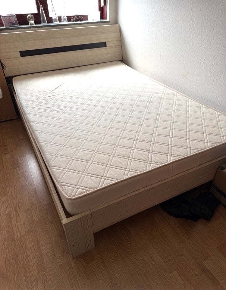 Comfortabel tweepersoonsbed met matras, Ophalen, Gebruikt, Beige, Tweepersoons