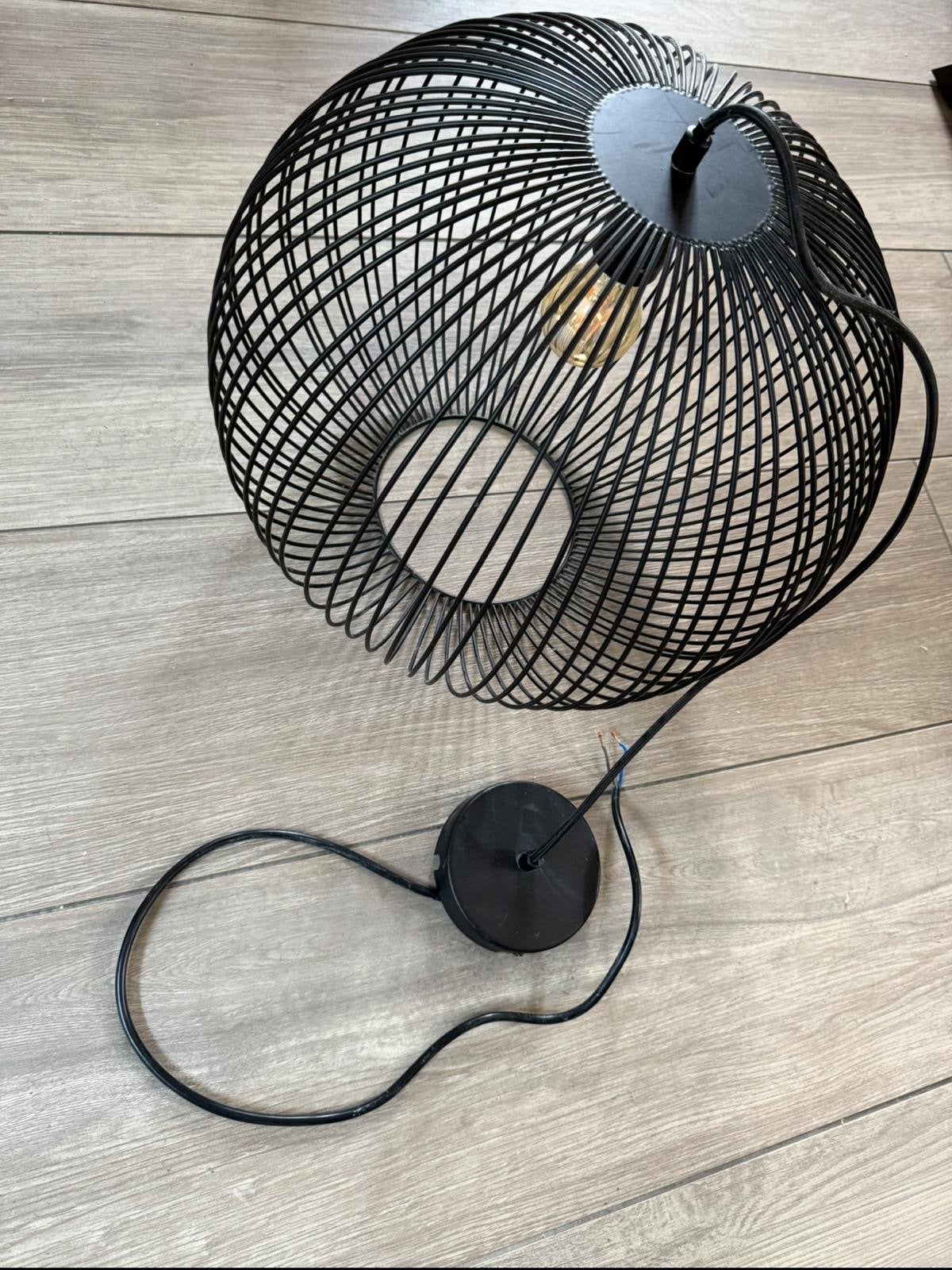 Zwarte metalen draadlamp - Modern design, Ophalen, Zo goed als nieuw, Metaal, E27 (groot)