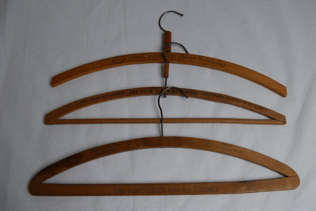 Oude houten kleerhangers - 3 unieke exemplaren, Ophalen of Verzenden
