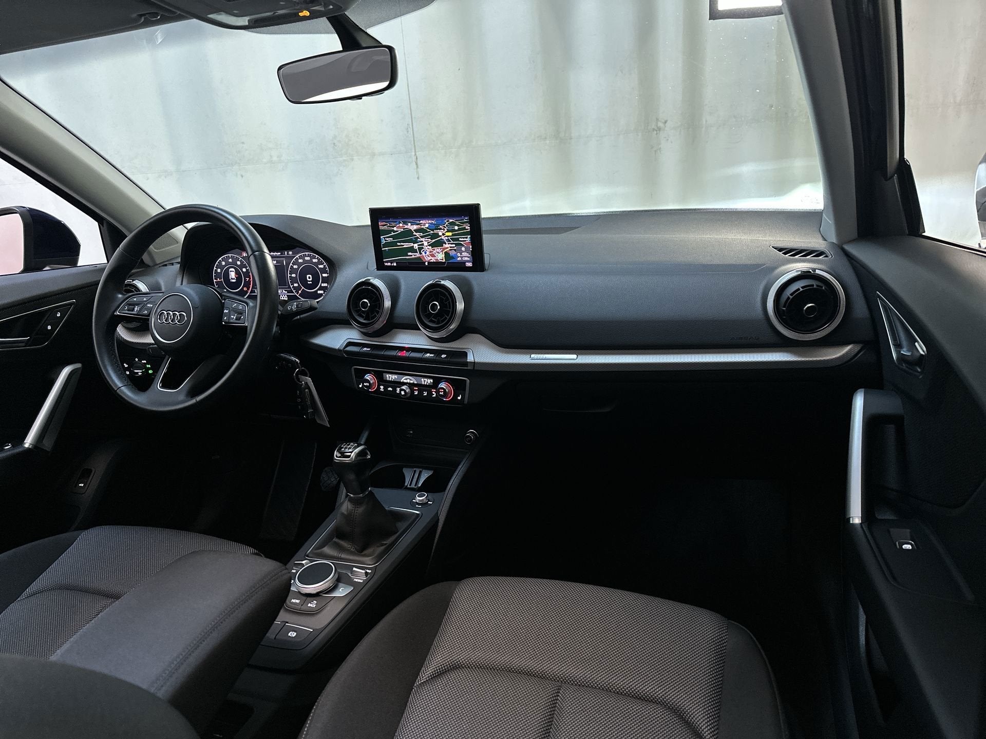 Audi Q2 30 TFSI Advanced Edition Panoramadak Stoelverwarming, Auto's, Voorwielaandrijving, Dealer onderhouden, Stof, Gebruikt