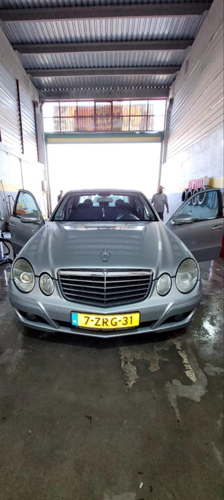 Mercedes-Benz E-Klasse 2.2 CDI E200 Sedan AUT 2007 Grijs, Auto's, Mercedes-Benz, Automaat, 4 cilinders, Diesel, 168 €/maand