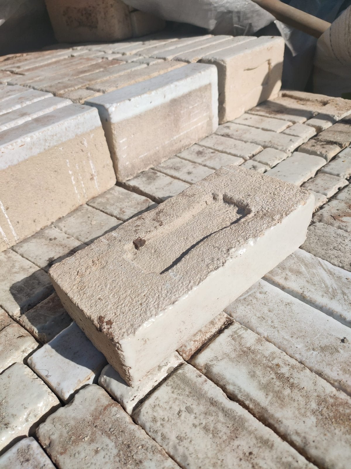 dubbel hardgebakken fundering/vuil metselwerk bakstenen, Doe-het-zelf en Verbouw, Metselstenen, Ophalen, Zo goed als nieuw, Bakstenen