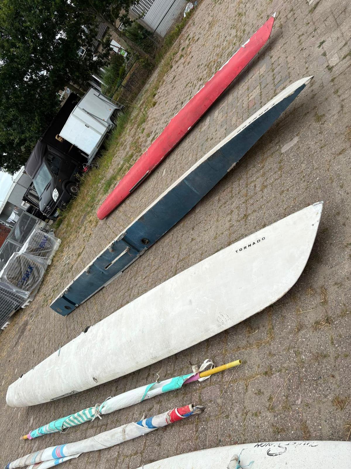 Gratis , een boot incl surfplanken, Ophalen, Gebruikt, Zeil