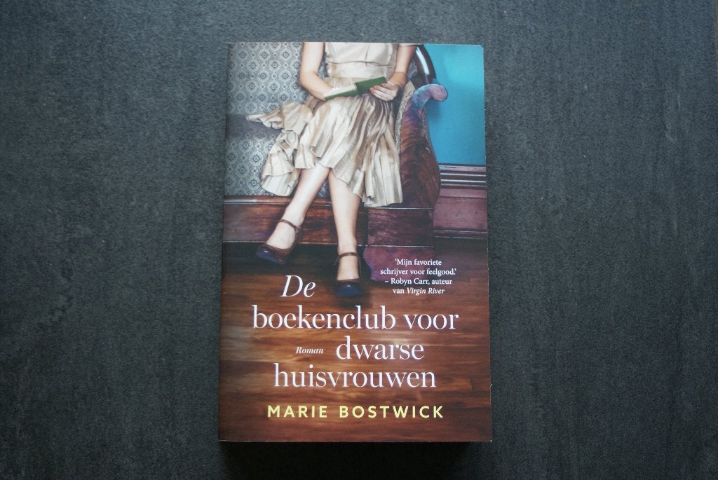 DE BOEKENCLUB VOOR DWARSE HUISVROUWEN.. Marie Bostwick (2025, Ophalen of Verzenden, Zo goed als nieuw